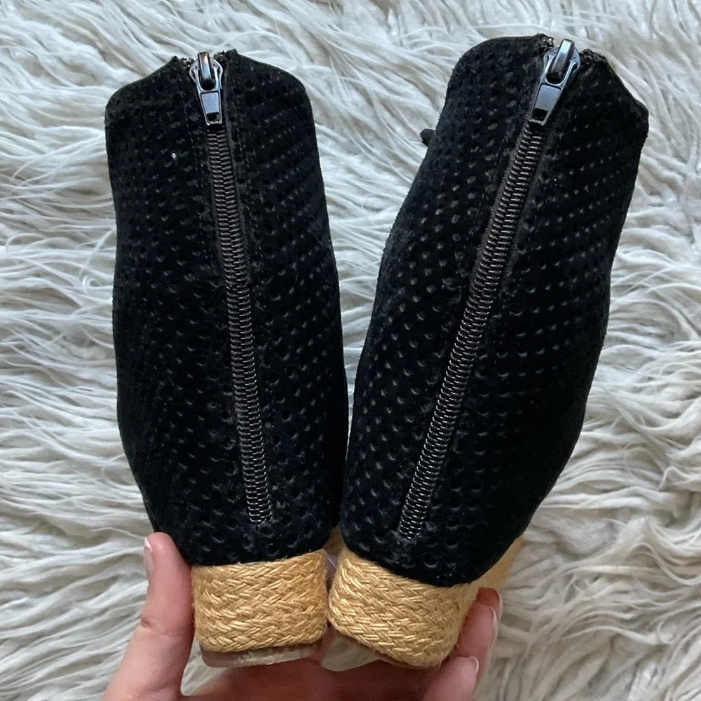 Jeffrey Campbell Dakota Black Suede Perforated Lace Up Wedge Sandals EUC Size 6